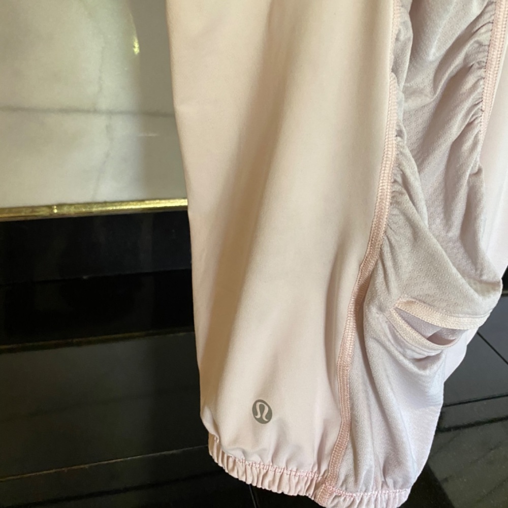 Lululemon - Picture 5 of 15